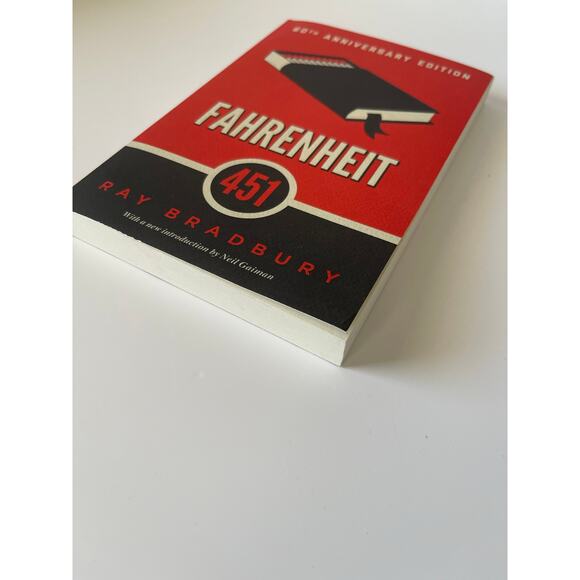 Fahrenheit 451 60th Edition - Picture 2 of 5